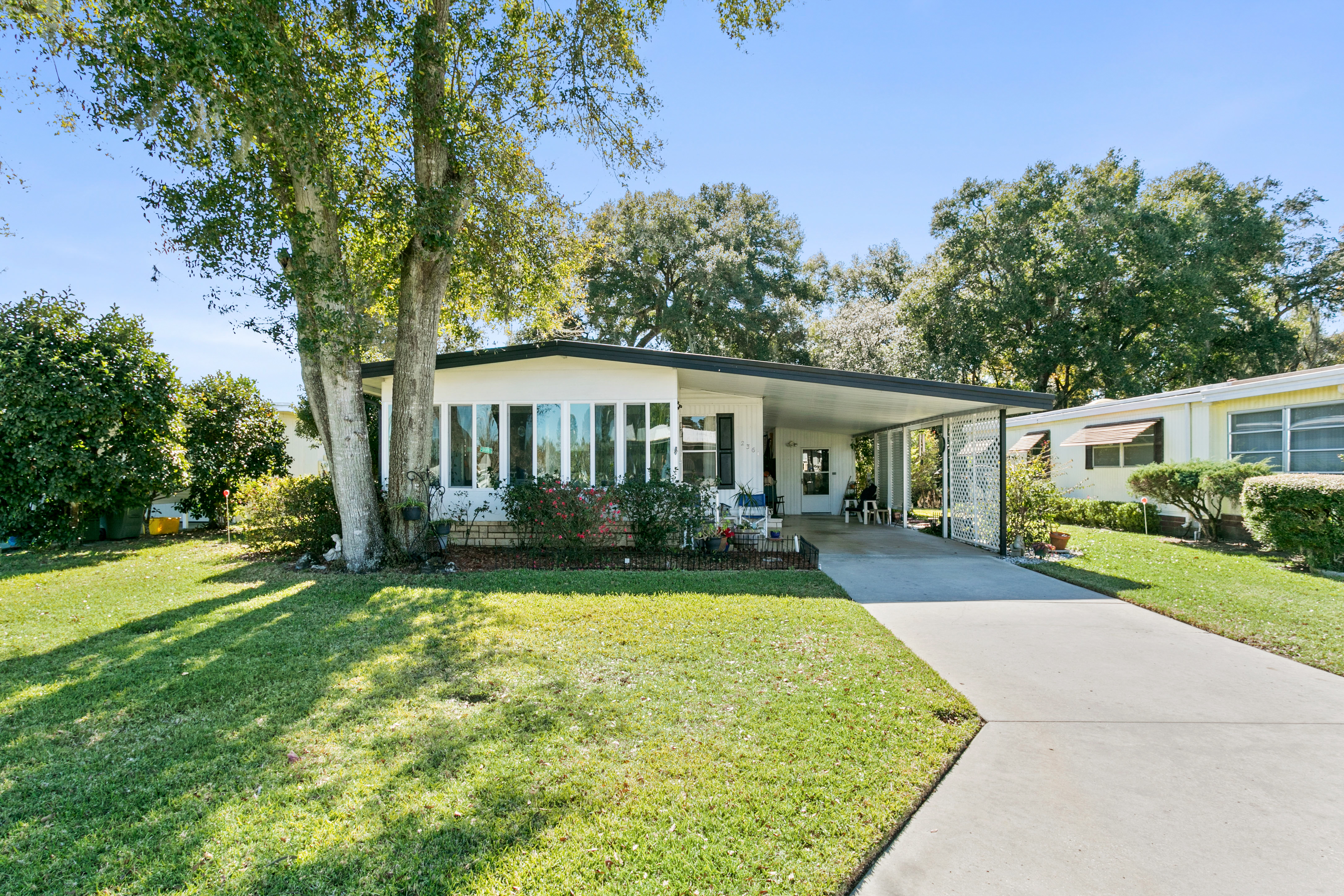  2361 W Coach N Four Dr, Leesburg